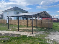 Навес из поликарбоната двускатный на шести опорах для дачного участка
