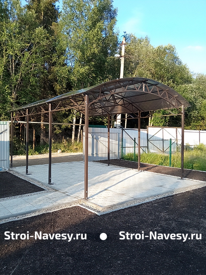 Навес из поликарбоната арочный при въезде
