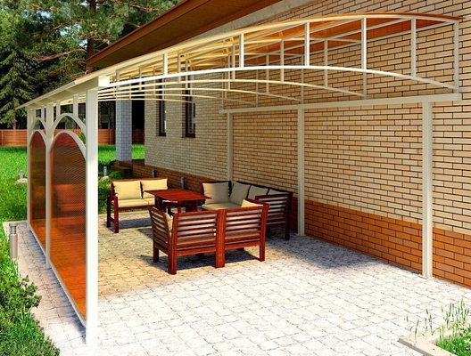 Навес для террасы из поликарбоната светлый