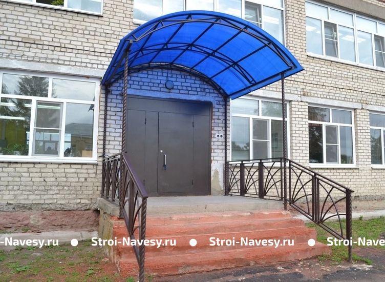 Навес из поликарбоната синий арочный для учреждения