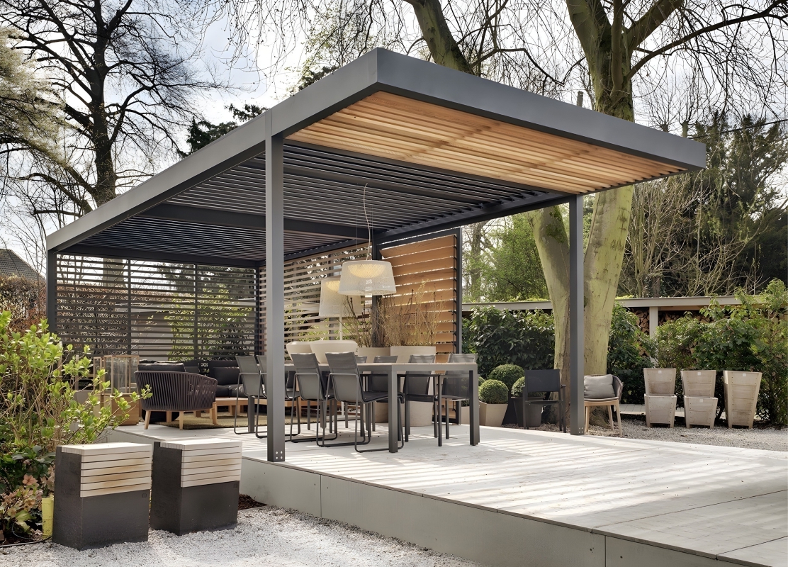 Современный автонавес с крышей из поликарбоната